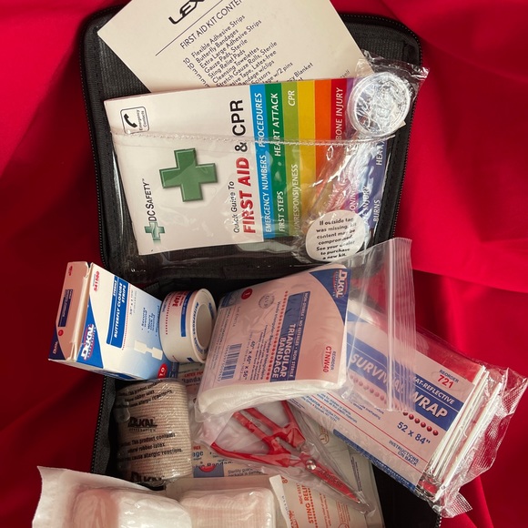 Lexus First Aid Kit - new - Picture 3 of 3